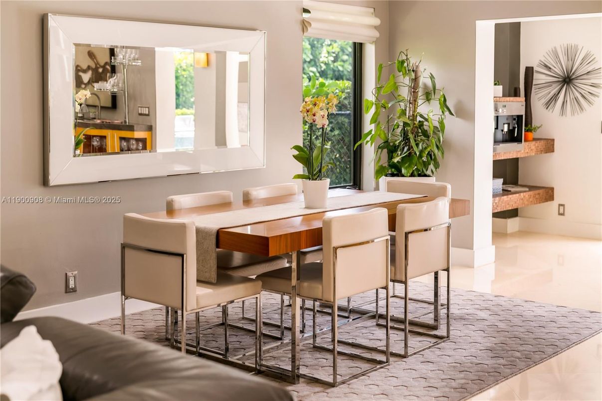 Dining room, Interior