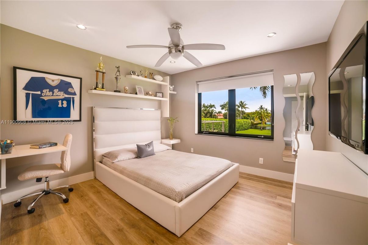 Bedroom, Home Office, Interior, Recessed Lighting, Wood Texture Flooring