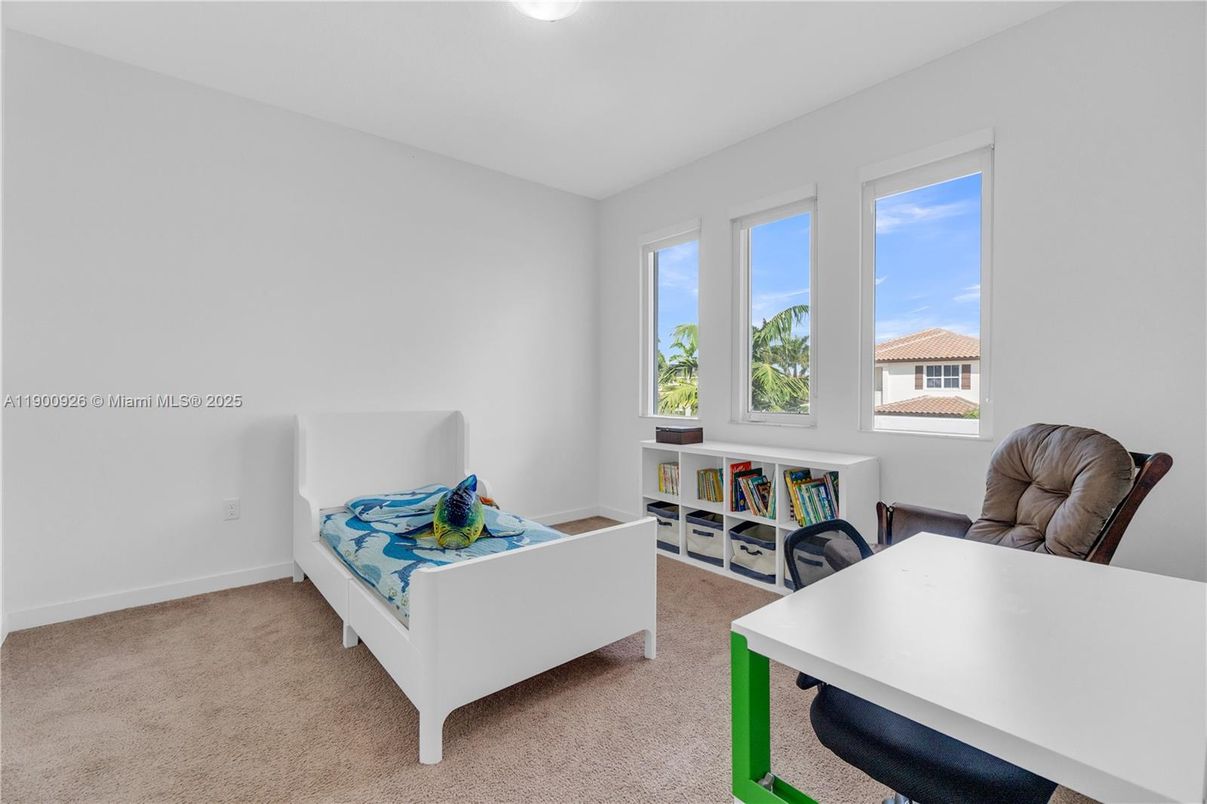 Home Office, Interior