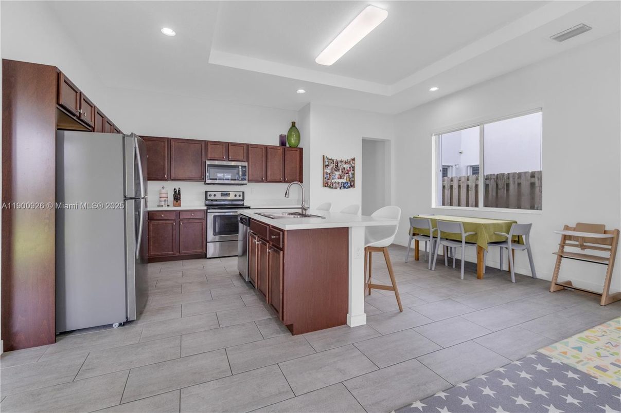 Dining room, Interior, Kitchen, Recessed Lighting, Stainless Steel Appliances