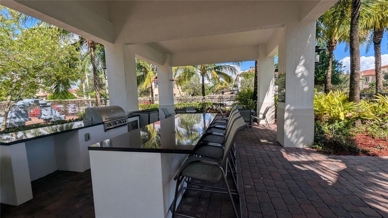 Exterior, Outdoor Kitchen