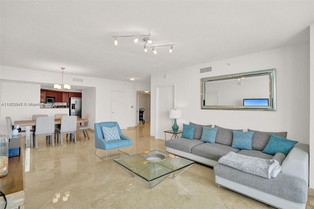 Chandelier, Dining room, Interior, Living room, Pendant Lights