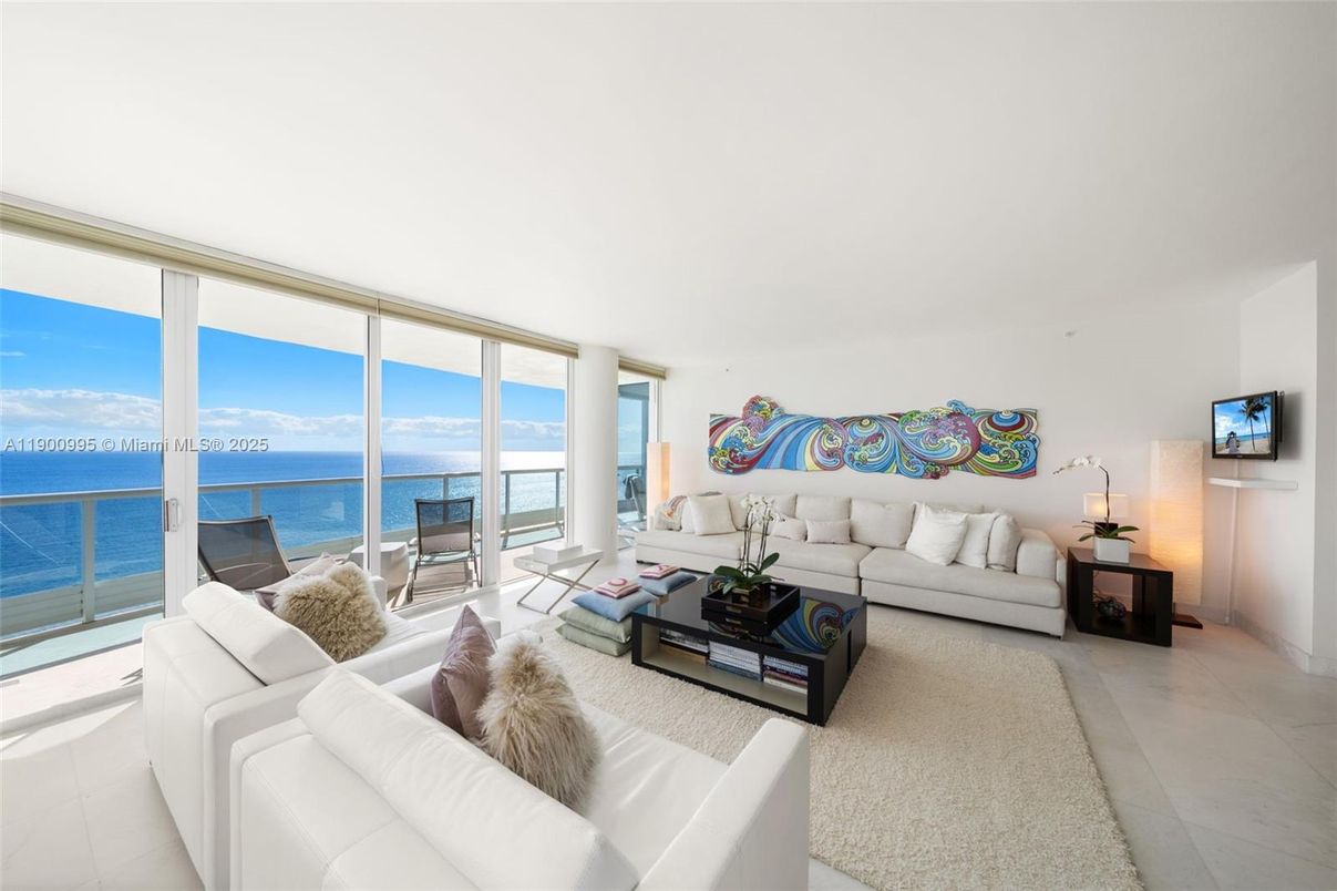 Interior, Living room, Water