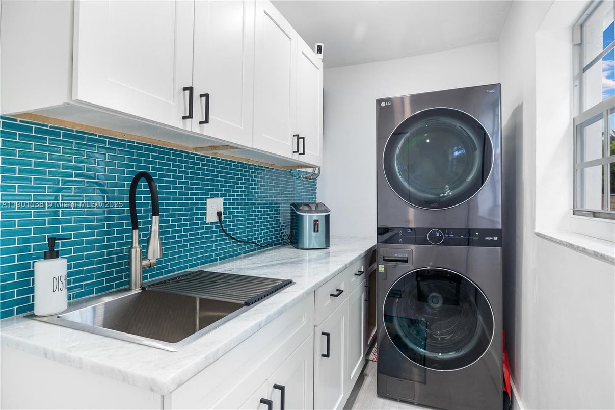 Interior, Kitchen, Washer