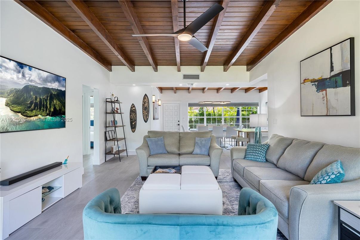 Dining room, Interior, Living room, Recessed Lighting, Wooden Beams, Wooden Ceilings