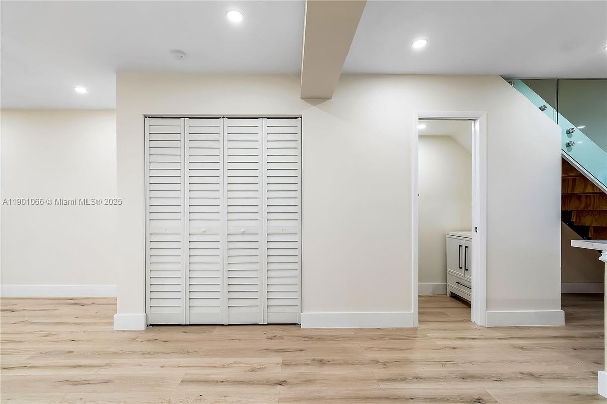 Empty room, Interior, Recessed Lighting, Wood Texture Flooring