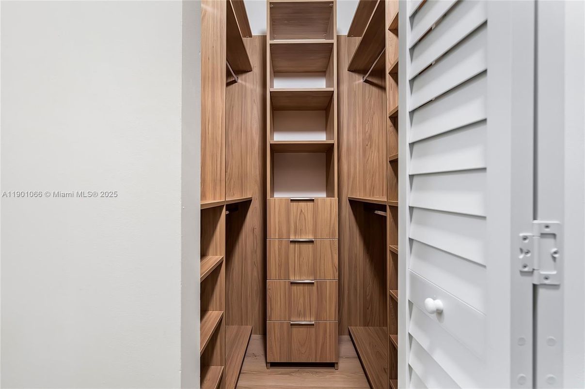 Interior, Walk-in Closets
