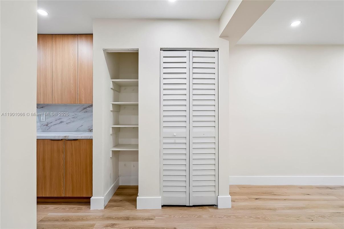 Interior, Recessed Lighting, Wood Texture Flooring