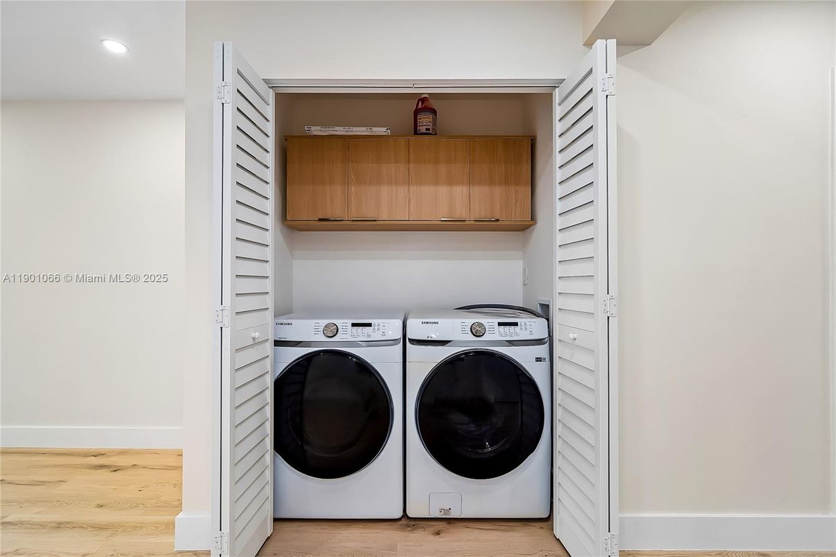 Interior, Recessed Lighting, Utility Closets, Washer, Wood Texture Flooring