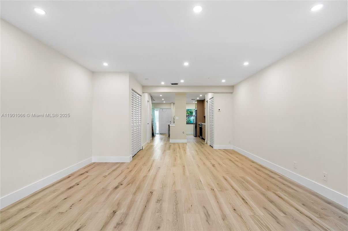 Empty room, Interior, Recessed Lighting, Wood Texture Flooring