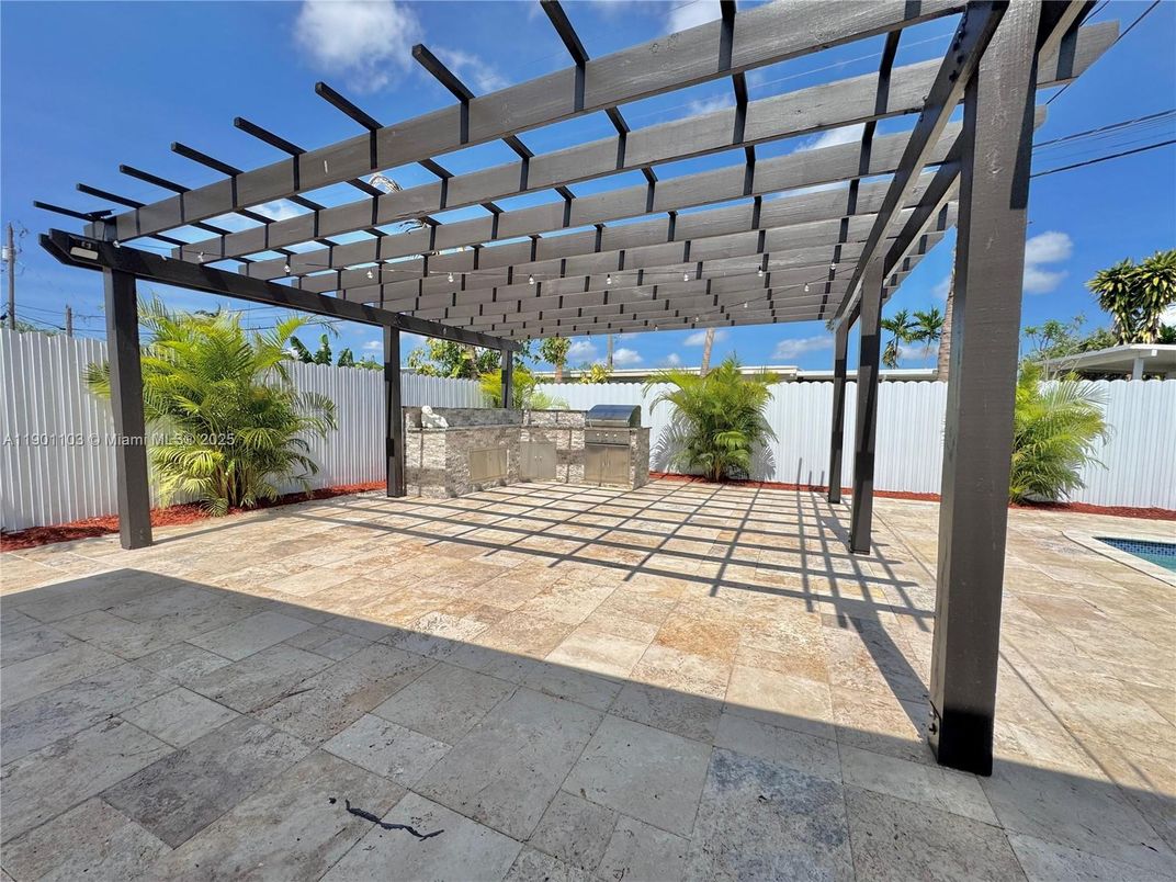 Exterior, Outdoor Kitchen