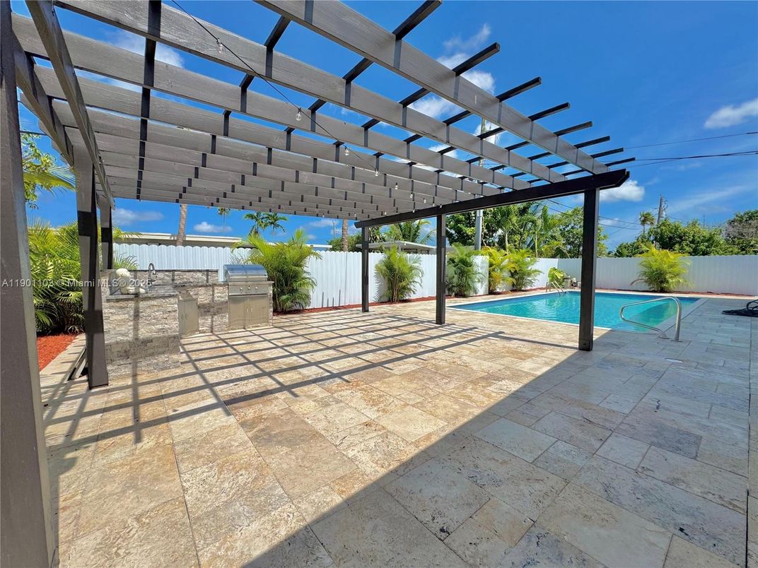 Exterior, Outdoor Kitchen, Pool