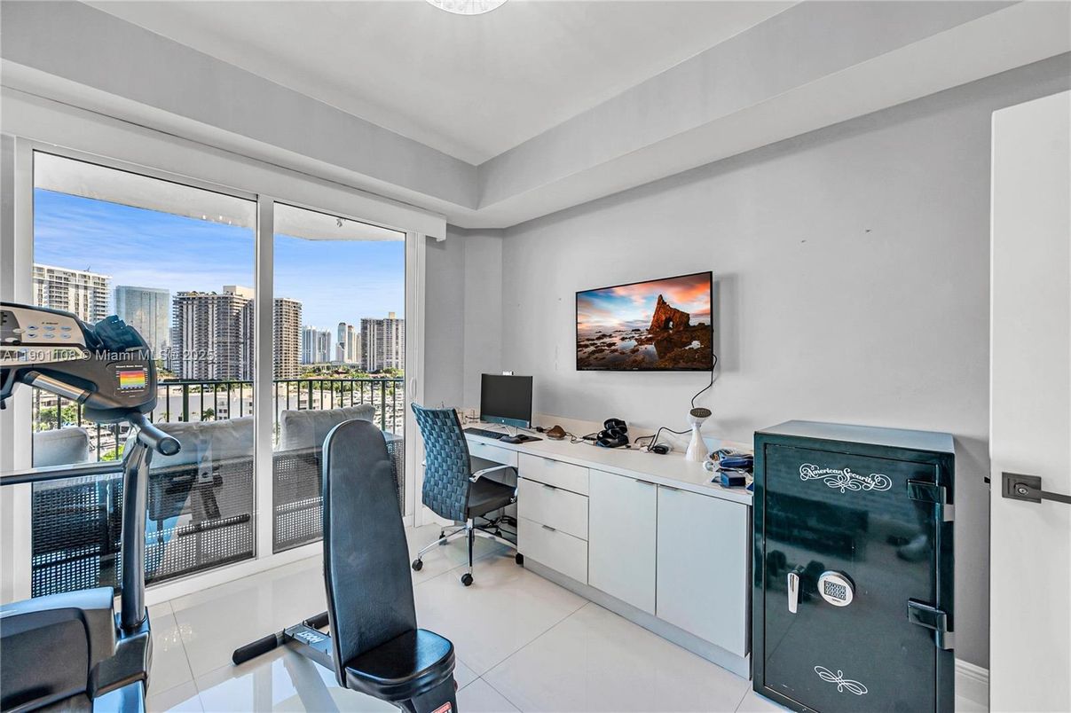 Home Office, Interior