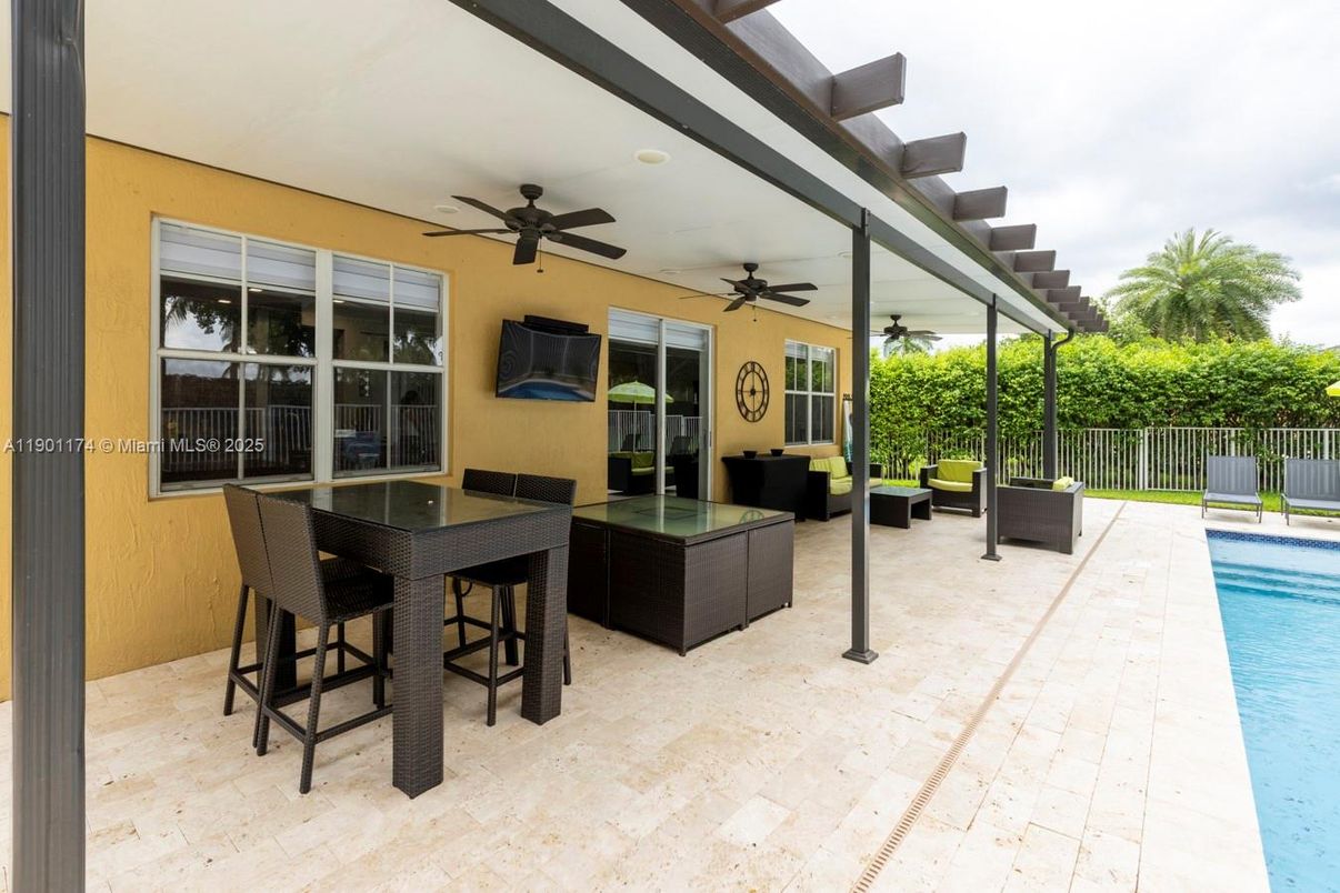 Exterior, Outdoor Kitchen