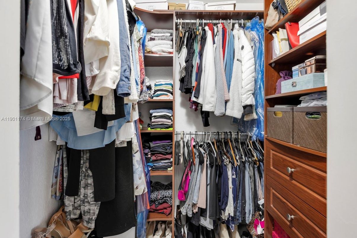 Interior, Walk-in Closets