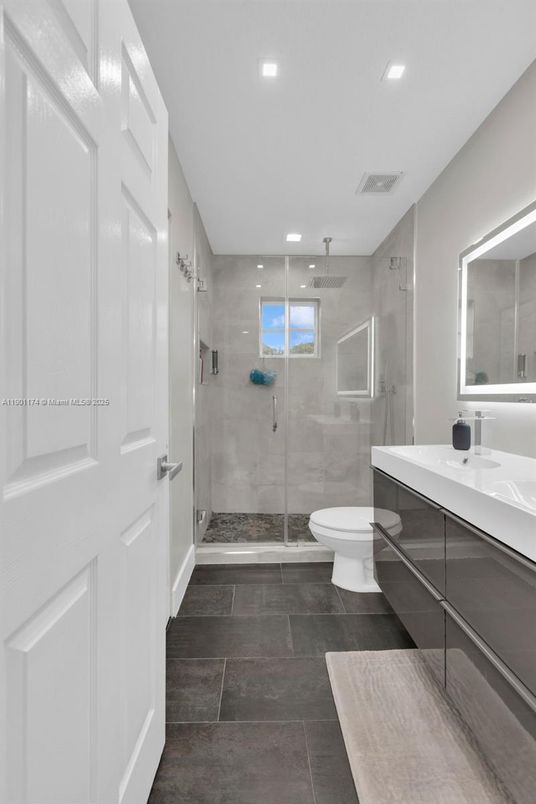 Bathroom, Glass Shower, Interior, Pendant Lights, Recessed Lighting