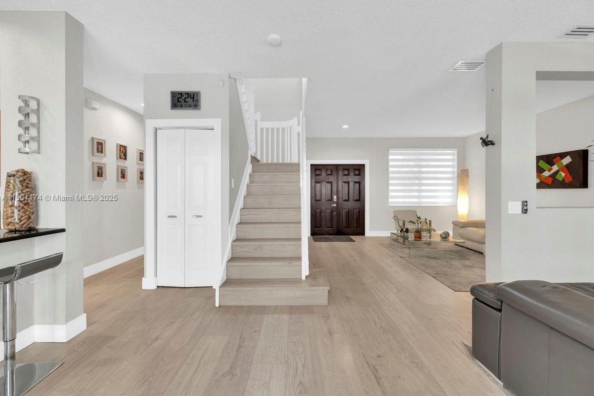 Interior, Recessed Lighting, Wood Texture Flooring