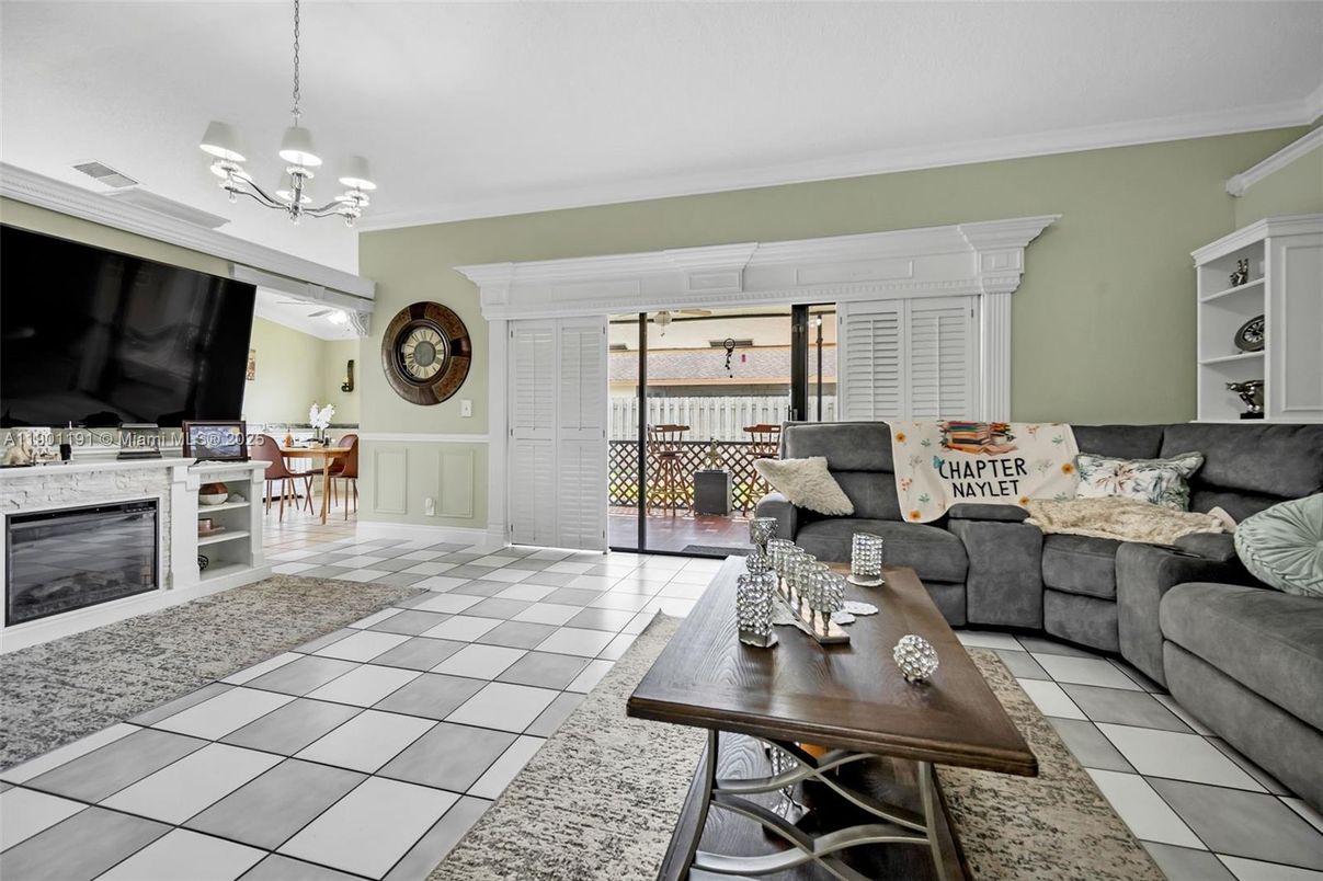 Chandelier, Interior, Living room