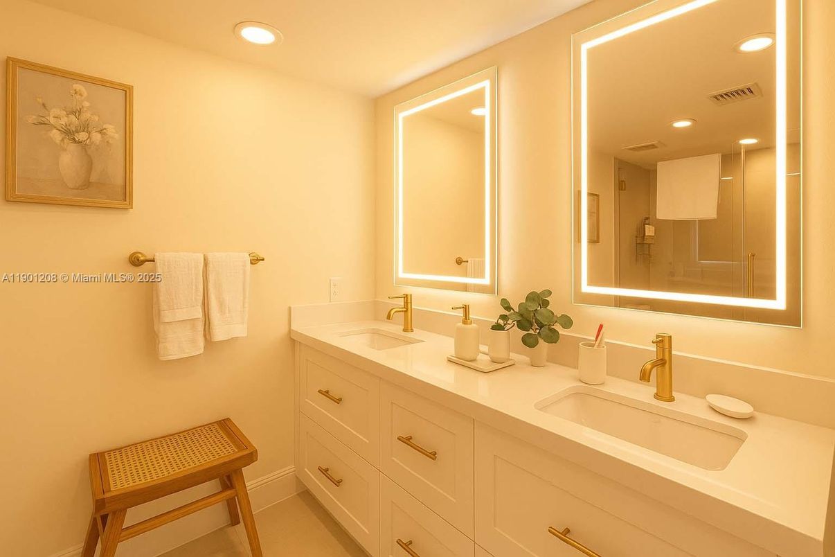 Bathroom, Dual Sink Vanities, Interior, Recessed Lighting