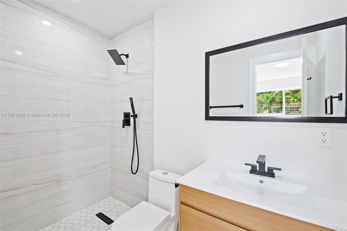 Bathroom, Interior, Marble Walls, Recessed Lighting