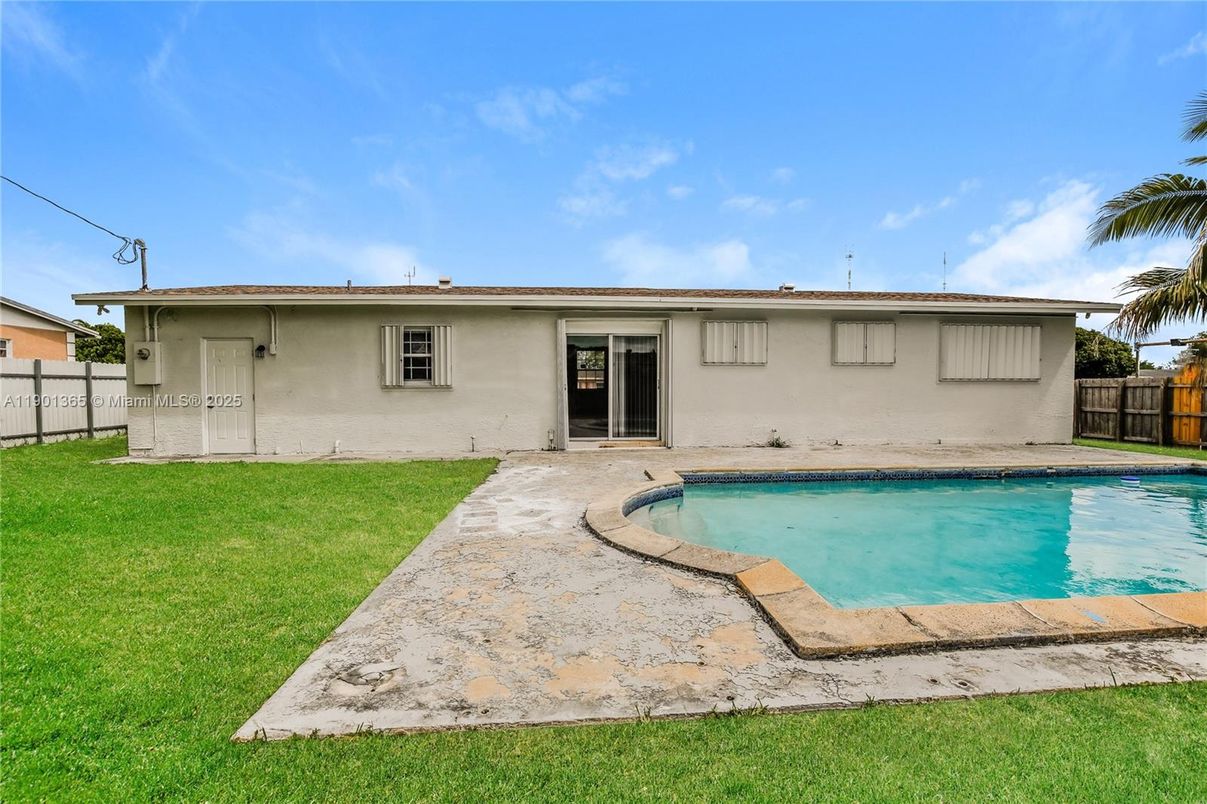 Backyard, Exterior, Pool