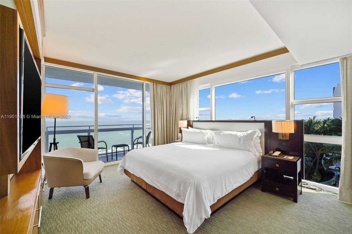 Bedroom, Interior, Water