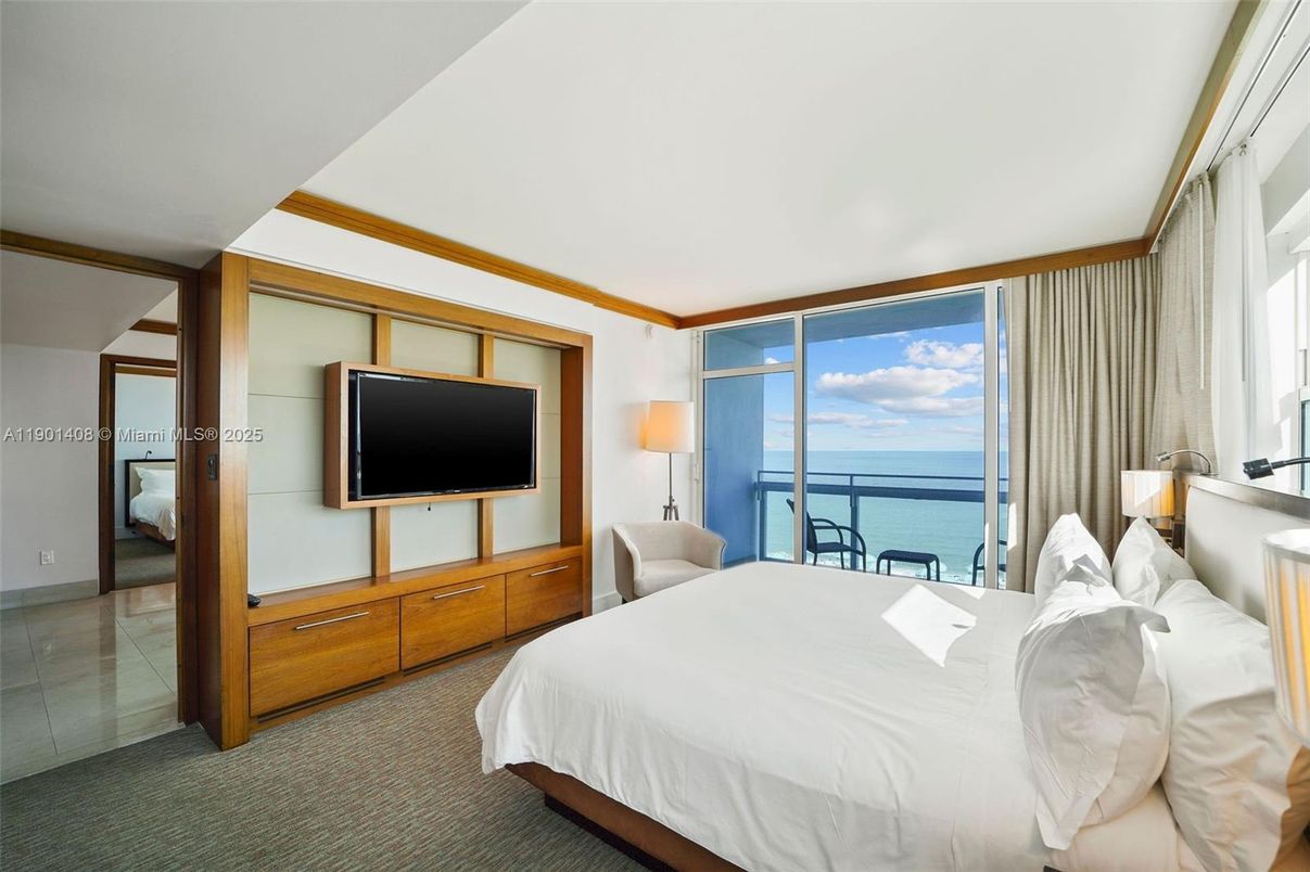 Bedroom, Interior, Water