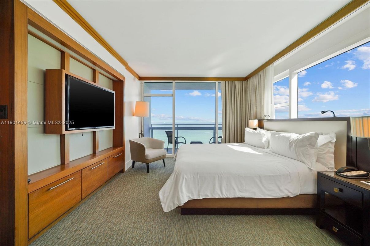 Bedroom, Interior, Water