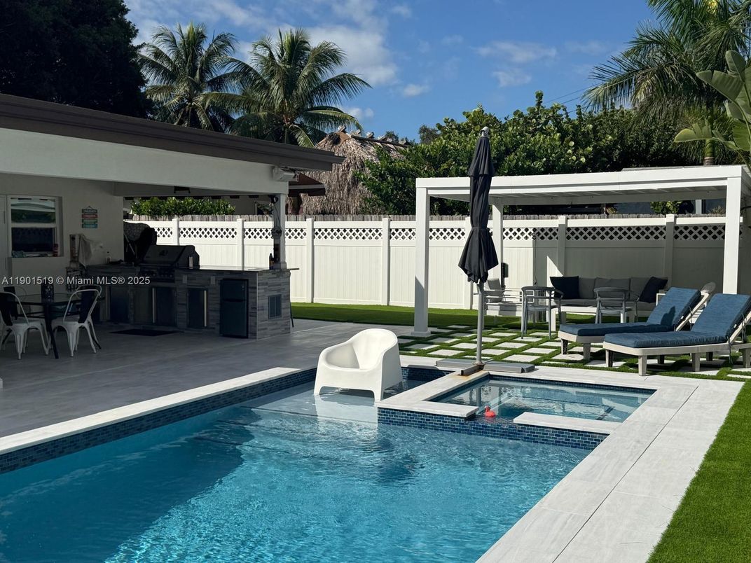 Exterior, Outdoor Kitchen, Pool