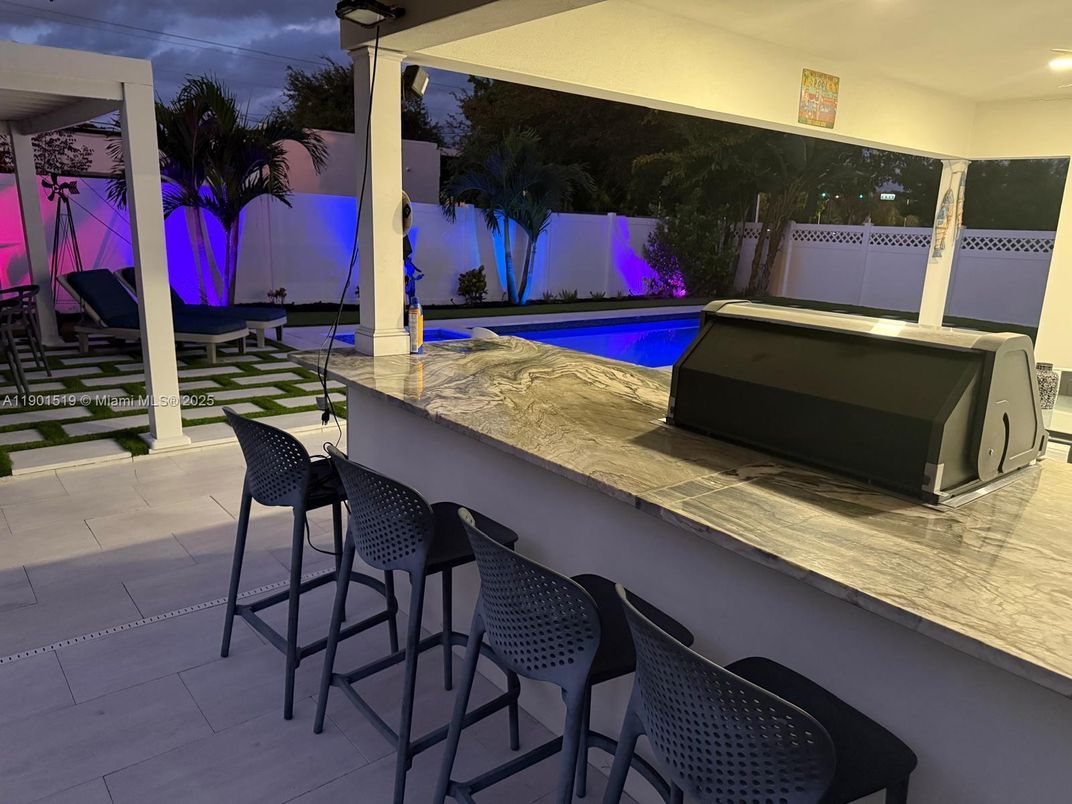 Exterior, Outdoor Kitchen, Pool