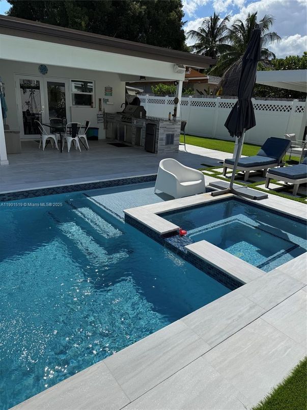 Exterior, Outdoor Kitchen, Pool