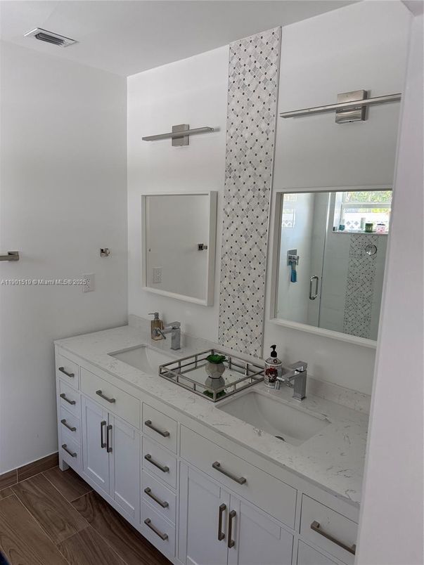 Bathroom, Dual Sink Vanities, Interior, Wood Texture Flooring