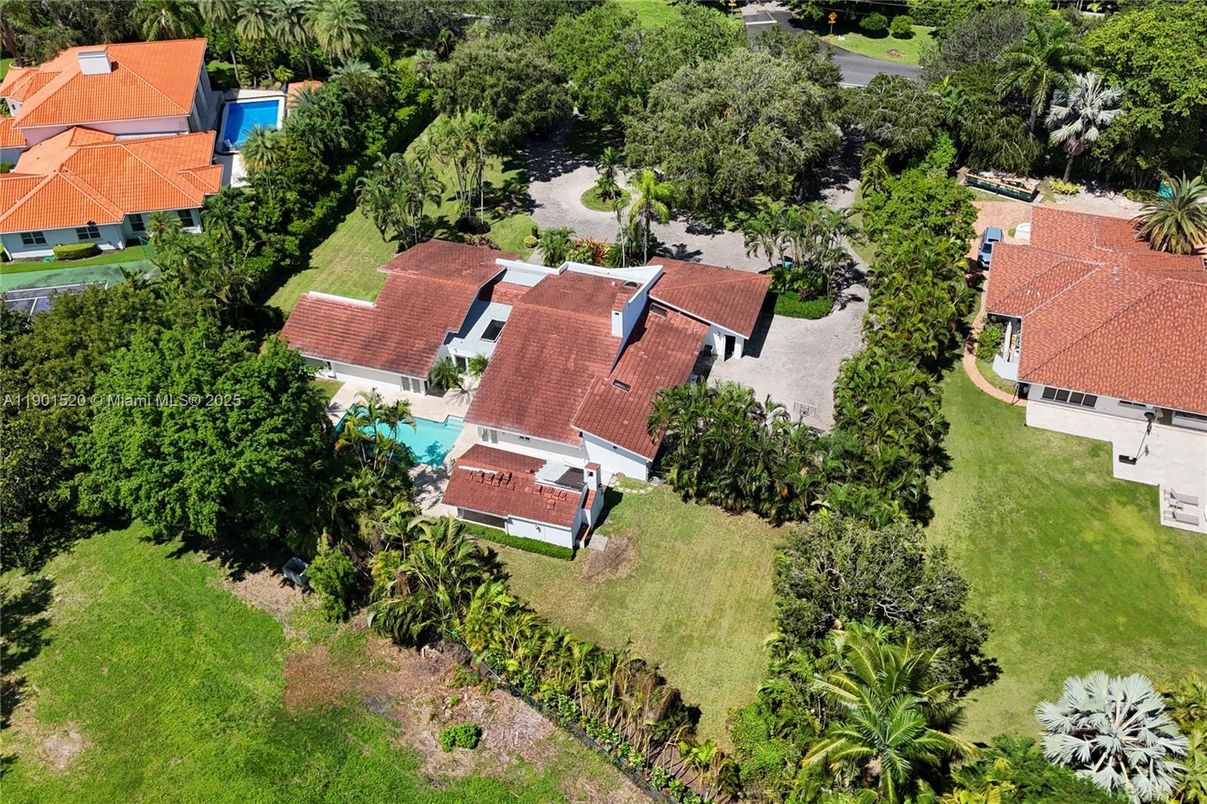 Exterior, Drone