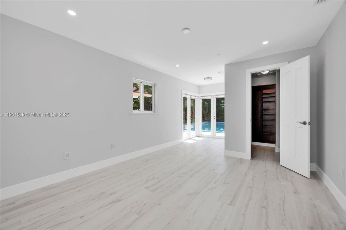 Empty room, Interior, Recessed Lighting, Wood Texture Flooring