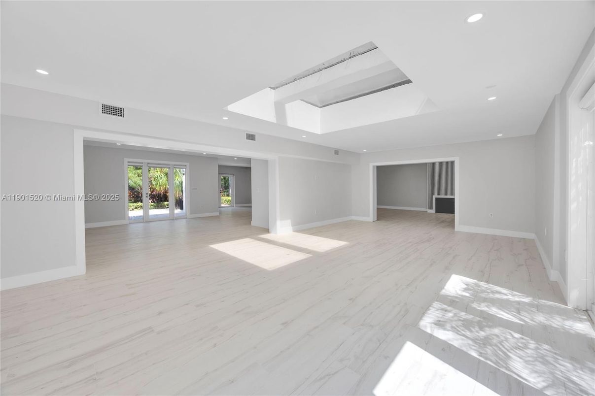 Empty room, Interior, Marble, Recessed Lighting