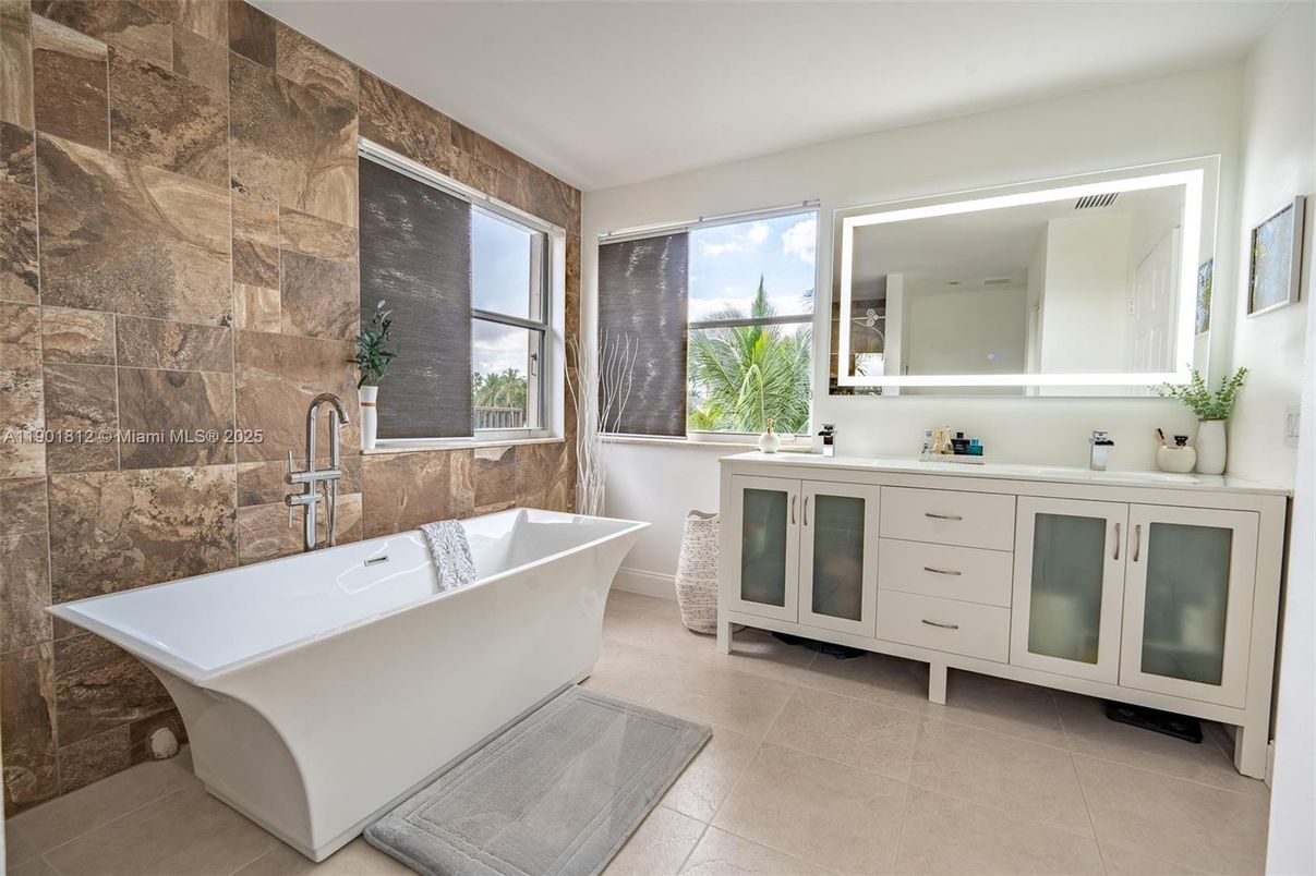 Bathroom, Dual Sink Vanities, Free Standing Baths, Interior