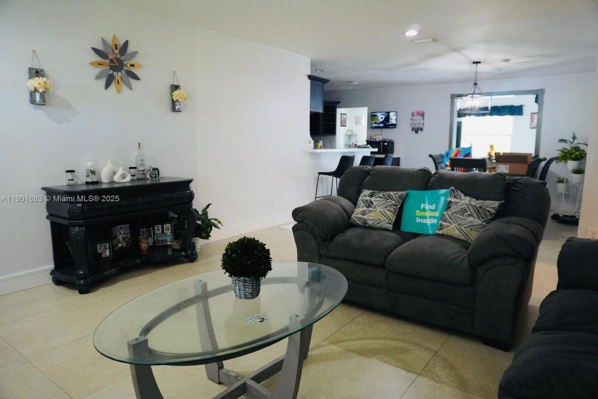 Dining room, Interior, Living room, Pendant Lights, Recessed Lighting