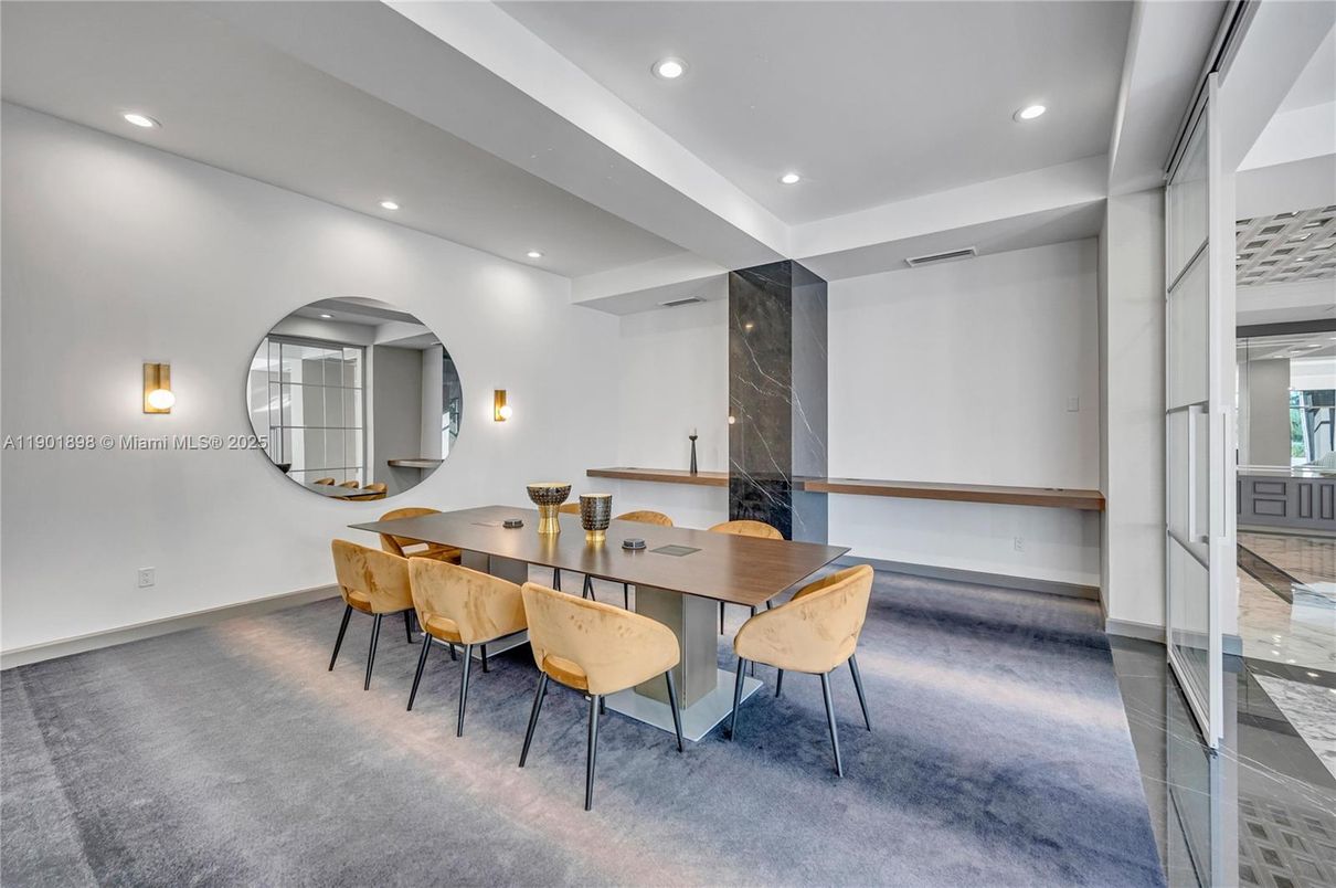 Dining room, Interior, Marble Walls, Recessed Lighting