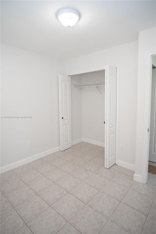 Empty room, Interior, Walk-in Closets