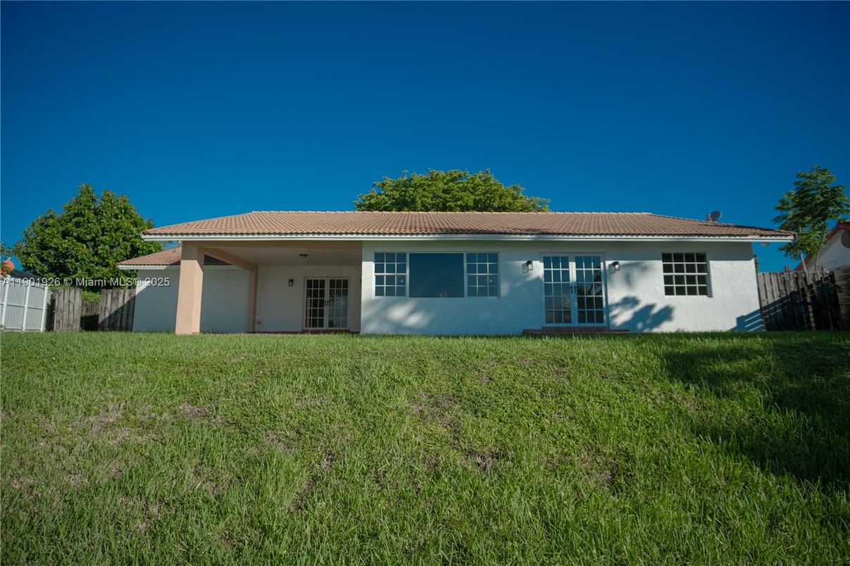 Backyard, Exterior, Facade, Ranch