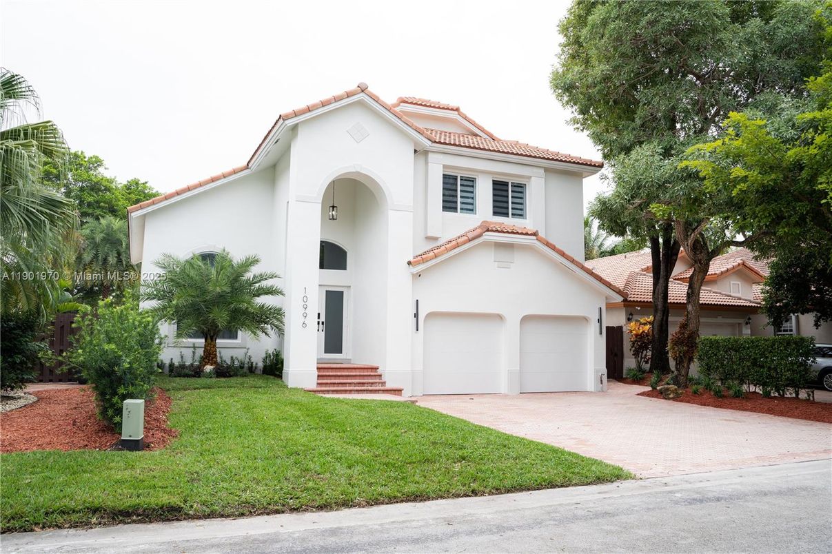 Attached, Exterior, Facade, Spanish Mediterranean