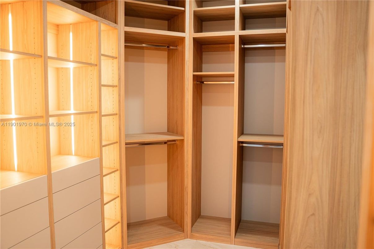 Interior, Walk-in Closets