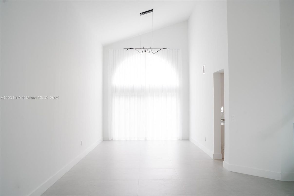 Empty room, Interior, Pendant Lights