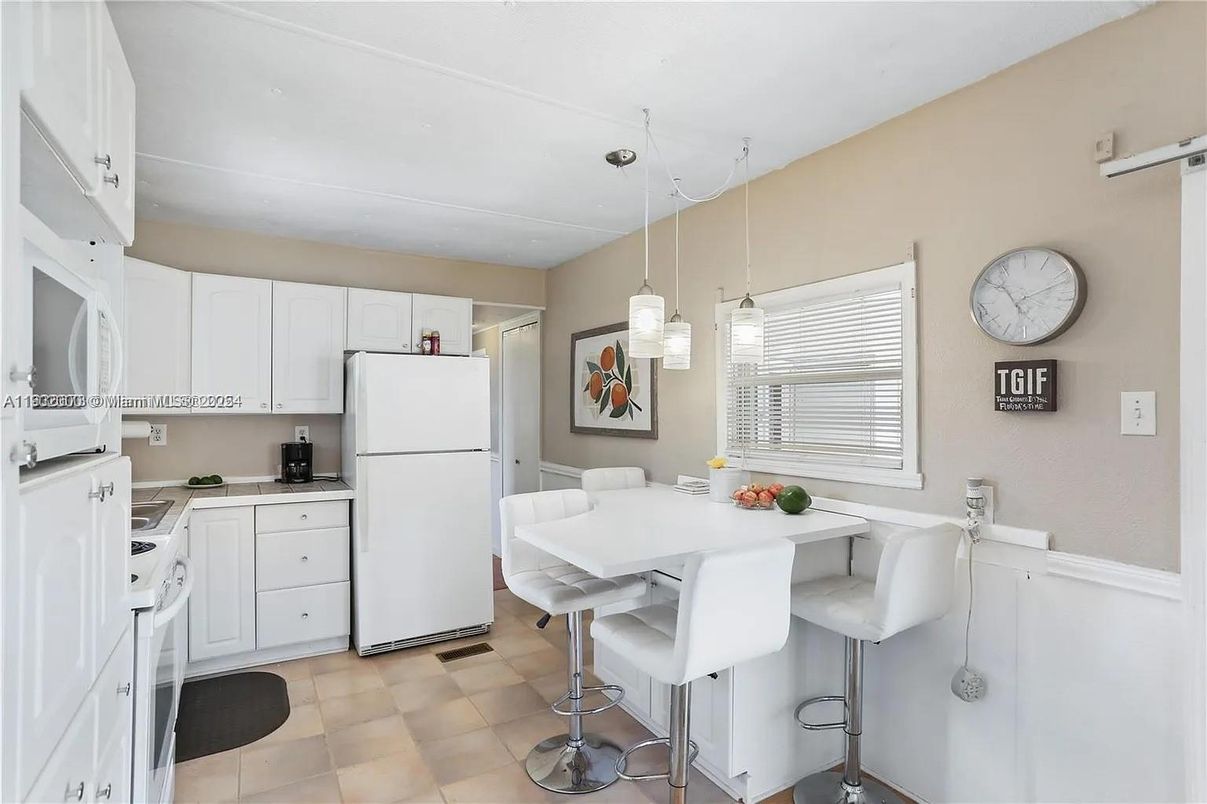 Dining room, Interior, Kitchen, Pendant Lights