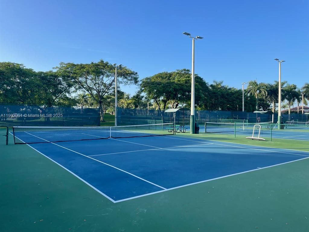 Exterior, Tennis Courts