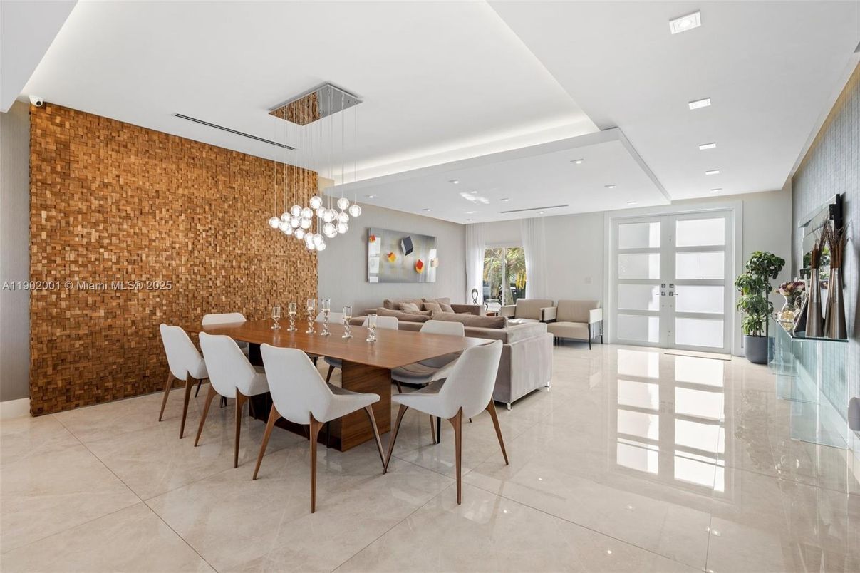 Chandelier, Dining room, Interior, Living room, Recessed Lighting