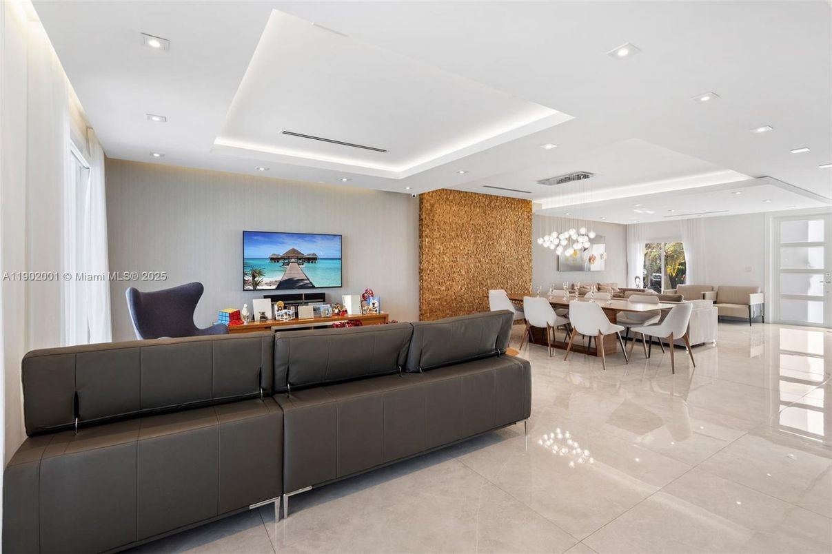 Chandelier, Dining room, Interior, Living room, Pendant Lights, Recessed Lighting