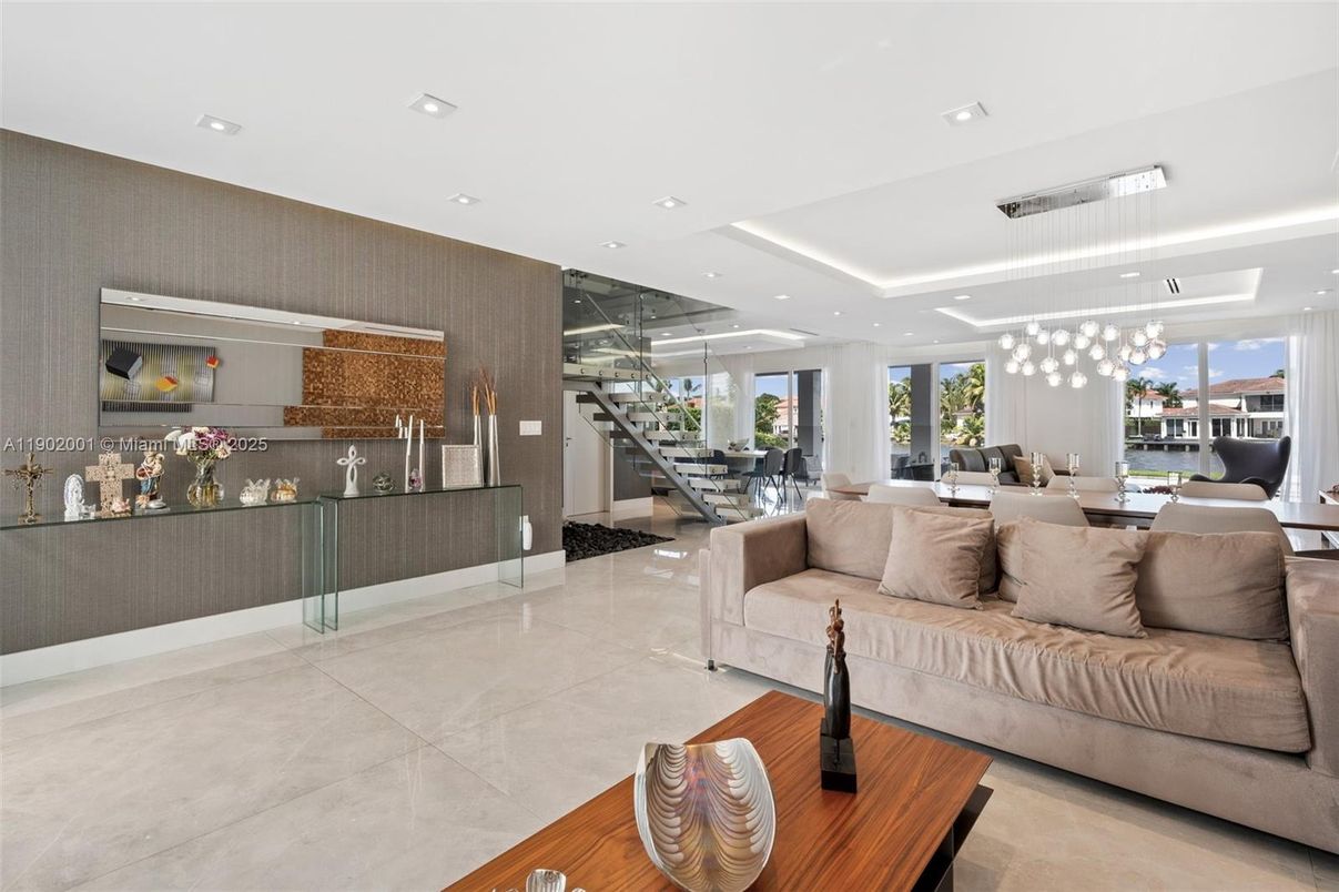 Dining room, Interior, Living room, Pendant Lights, Recessed Lighting