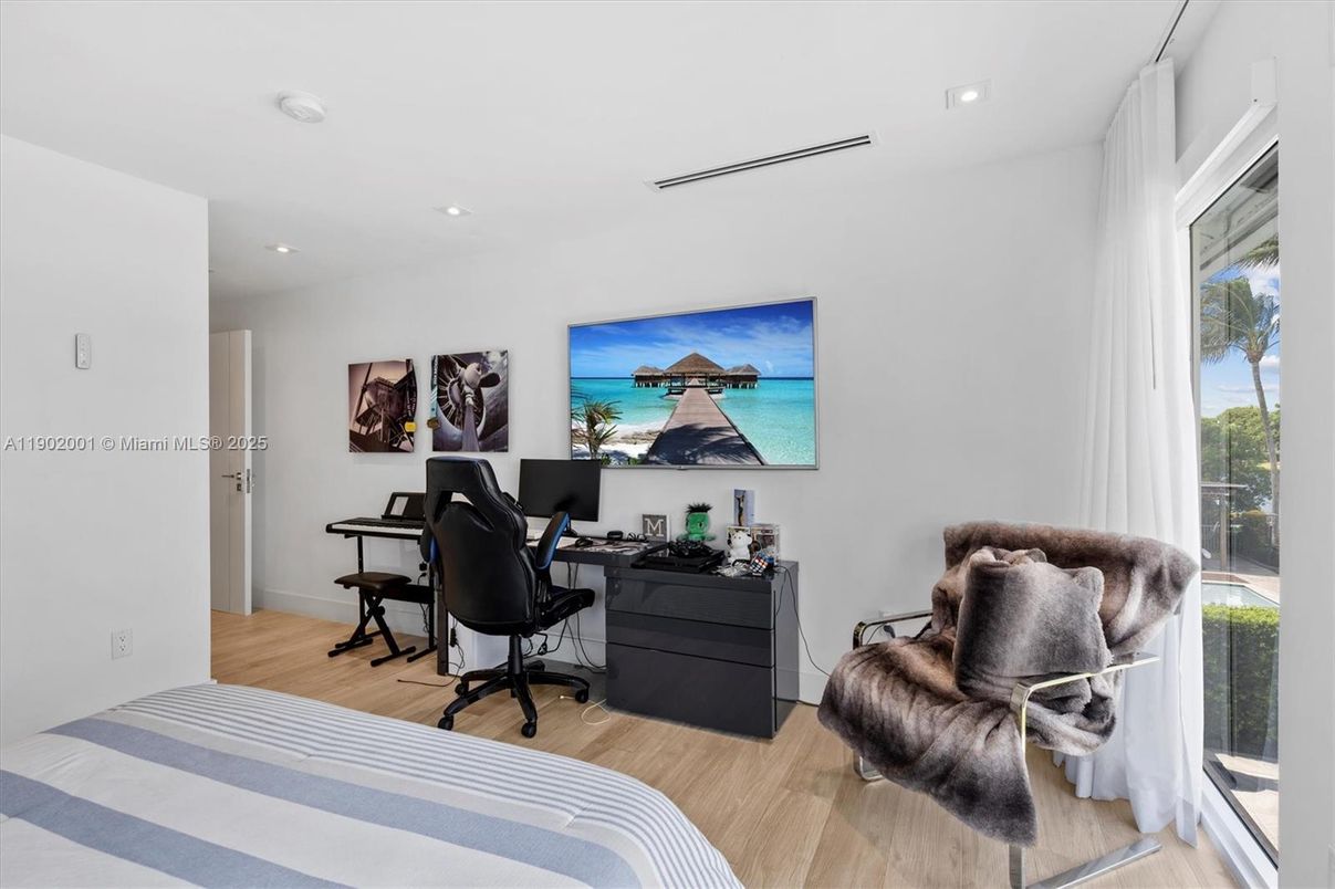 Home Office, Interior, Recessed Lighting, Water, Wood Texture Flooring