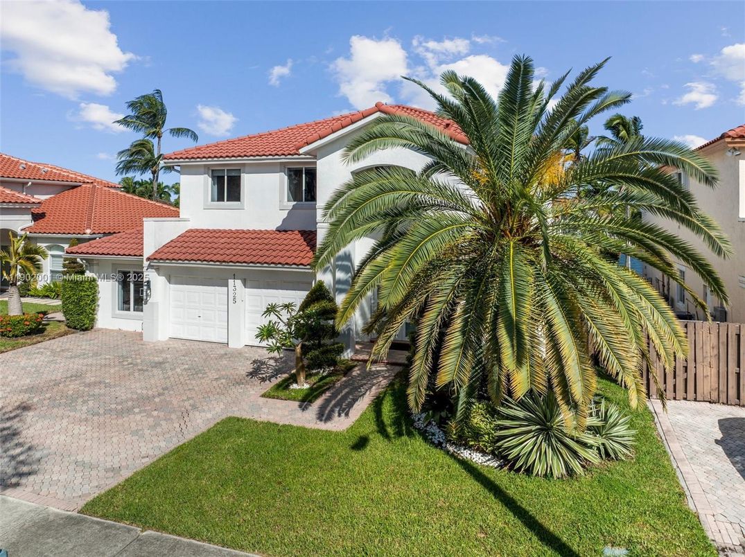 Attached, Exterior, Facade, Spanish Mediterranean